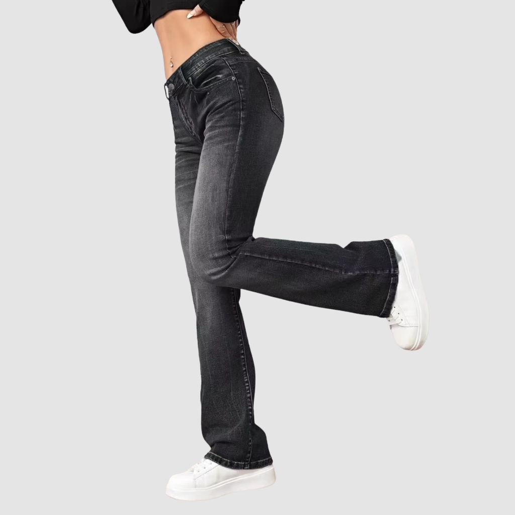 Marlene - Trendige ausgestellte schwarze Jeans