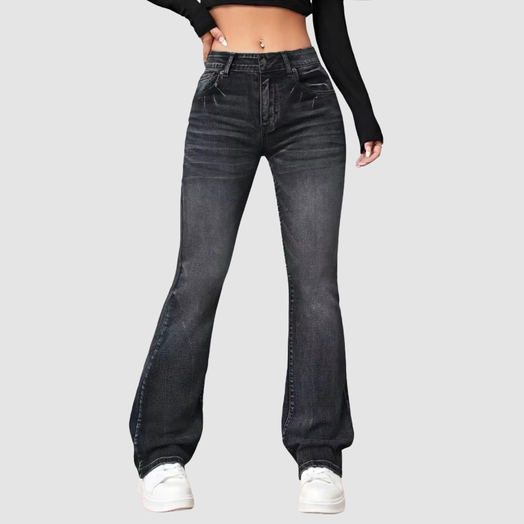 Marlene - Trendige ausgestellte schwarze Jeans